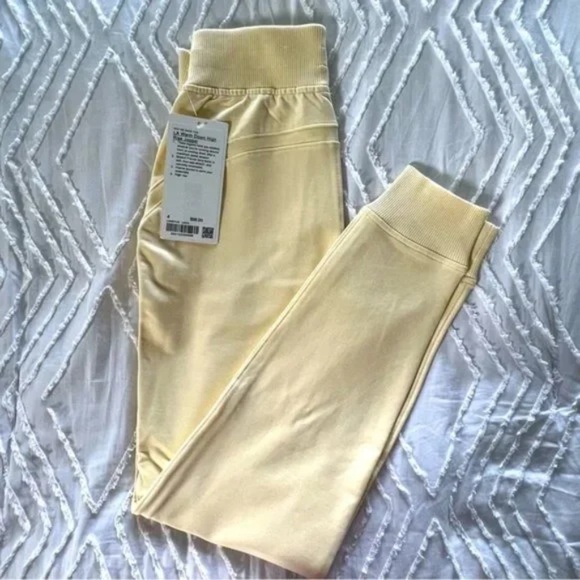 NWT Lululemon LA High Rise Warm Down Jogger - Picture 2 of 3